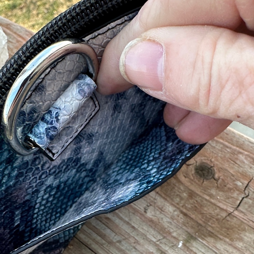 Blue Purple and White Snakeskin Wristlet Zip Clutch EUC - Picture 3 of 5
